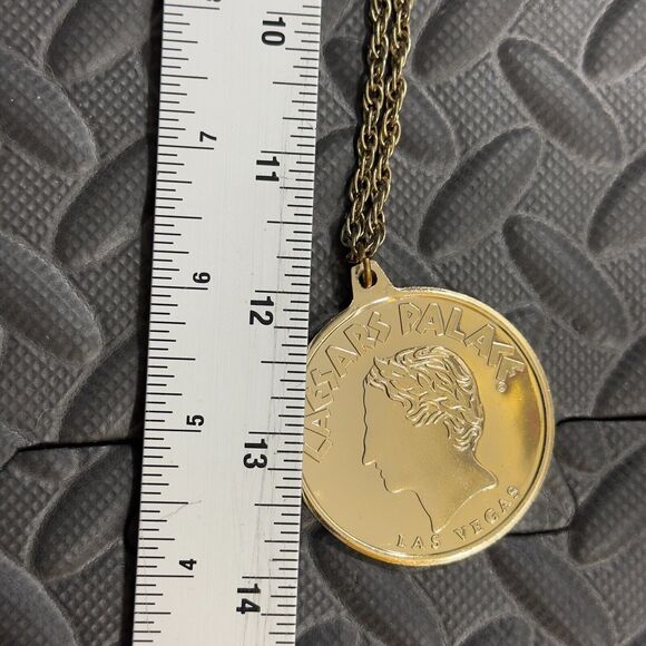 Vintage Caesars Palace Coin Las Vegas Gold Tone Medallion Pendant Necklace - Picture 7 of 7